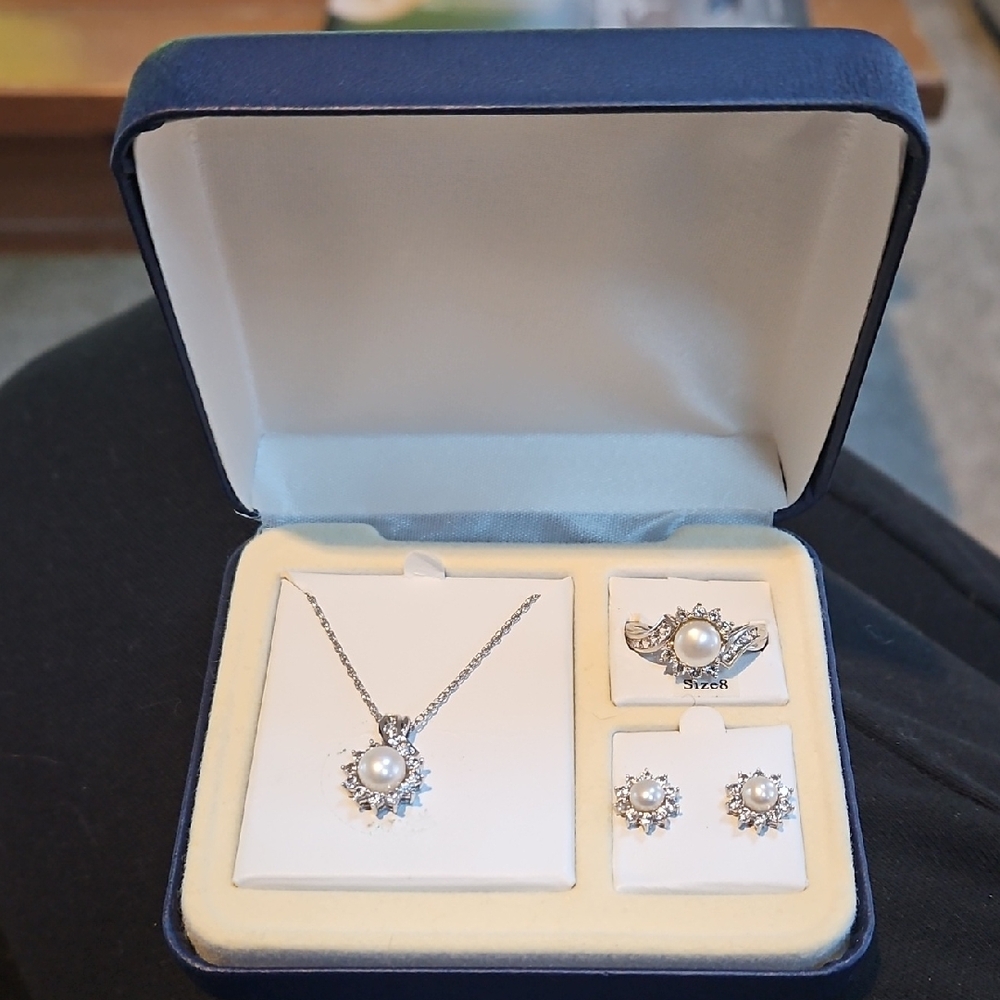 Elegant Silver Pearl Jewelry Set
